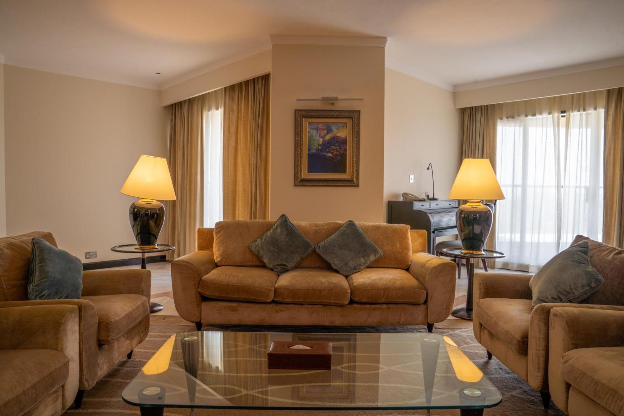 Amiri Suite Private Jacuzzi on F&B on Spa