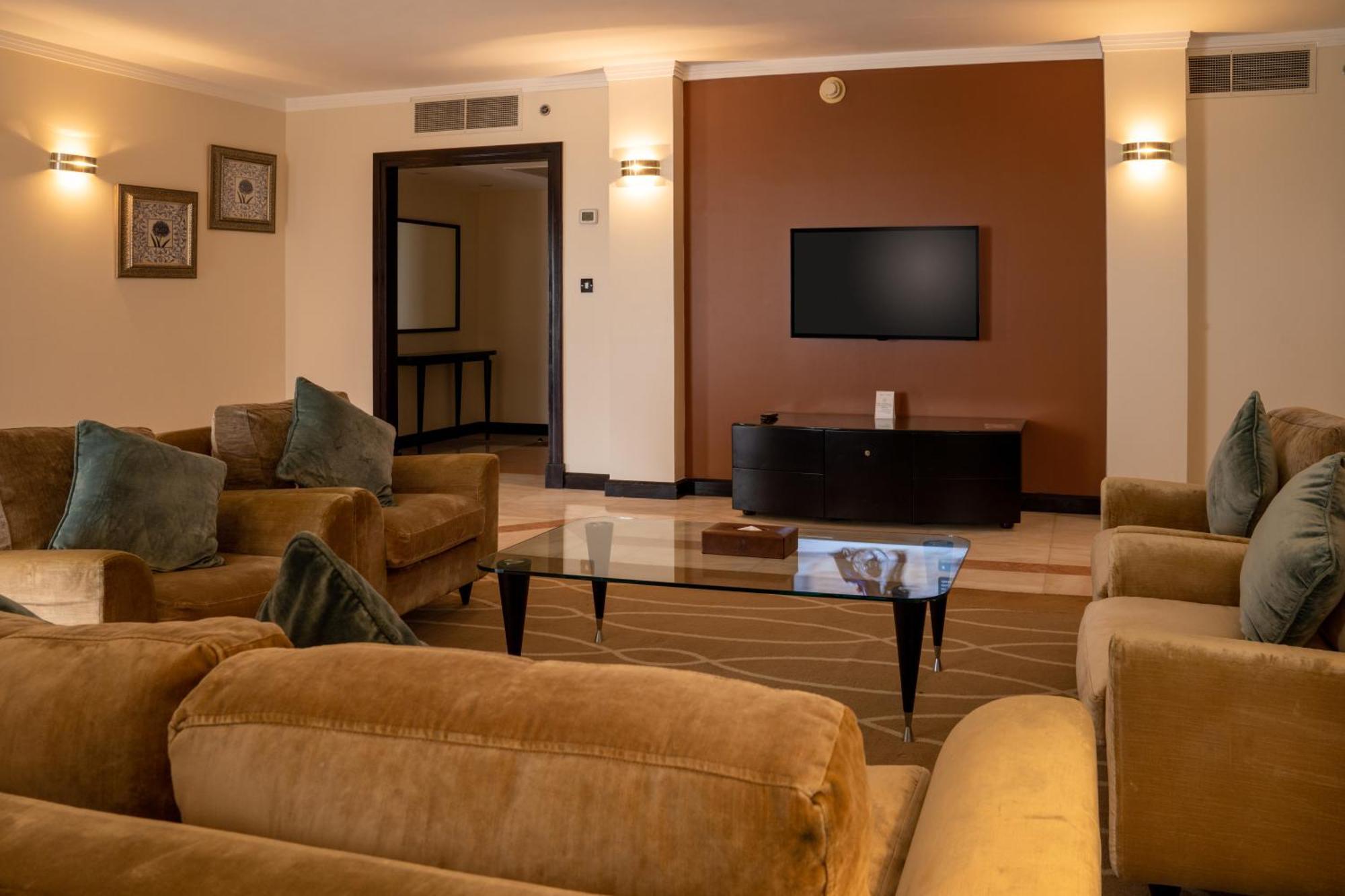 Amiri Suite Private Jacuzzi on F&B on Spa