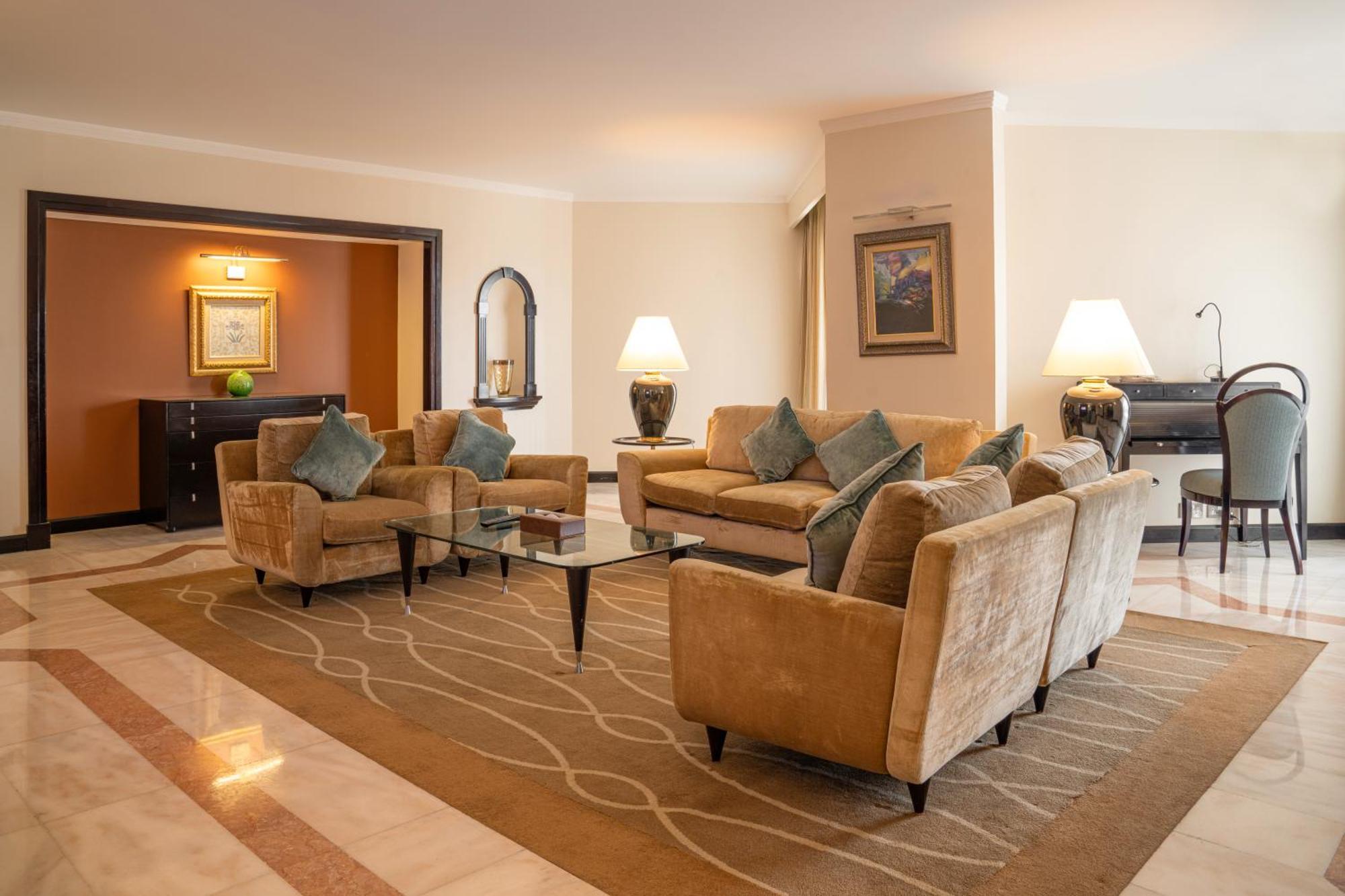 Amiri Suite Private Jacuzzi on F&B on Spa